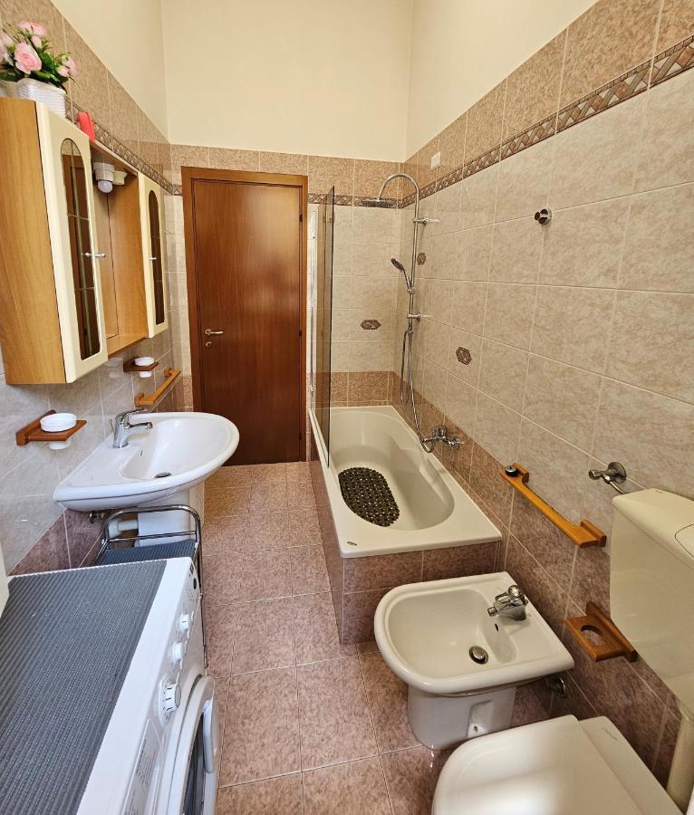 Casa Oltrepo Fresco Centrale Ma Silenzioso Parcheggio Interno Casteggio Zewnętrze zdjęcie
